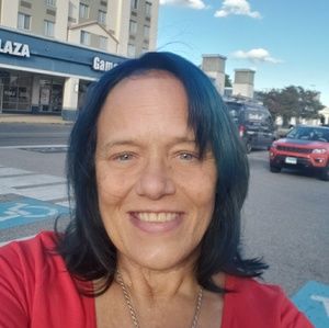 Meet your Posher, Cynthia